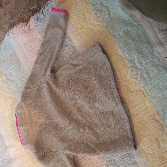 OshKosh sweatshirt size 3T - Picture 9 of 9